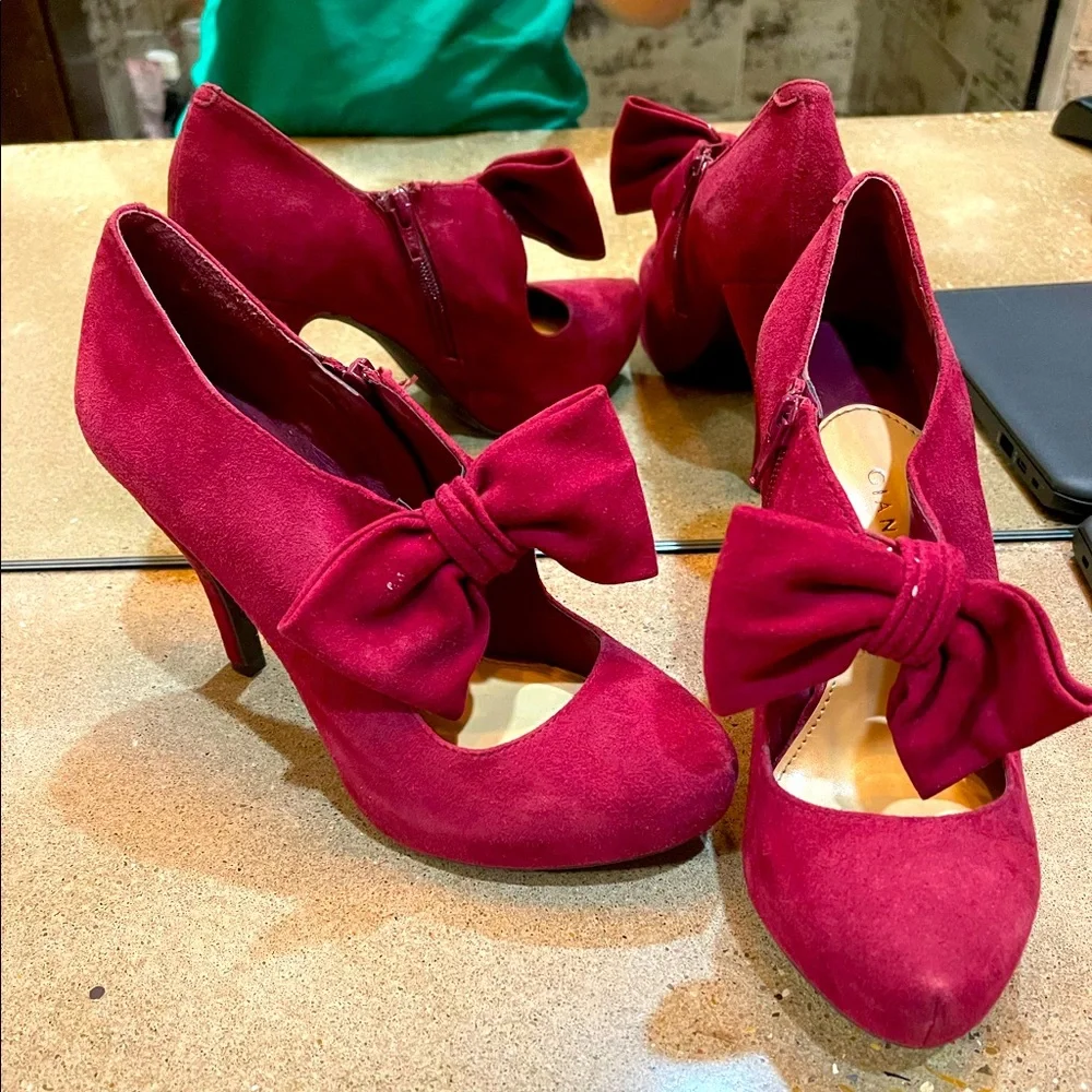 Shoes - Picture 1 of 2